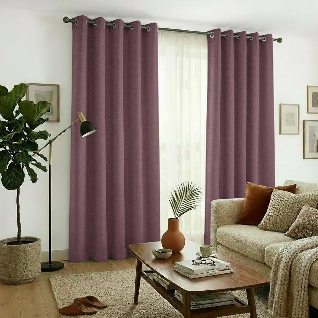 Rideaux occultants en lin Maison Rideau dans un bel appartement de couleur mauve